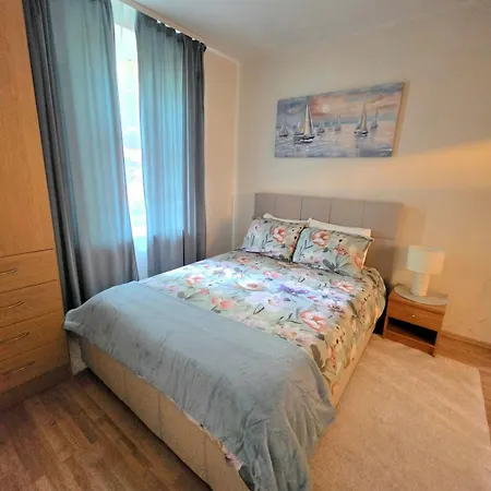 Spacious In Supeluse Area *