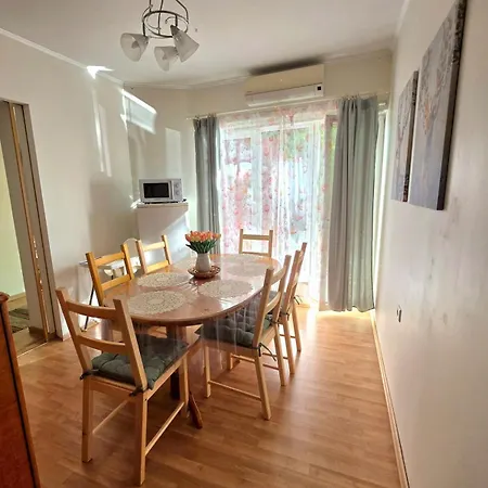 Spacious In Supeluse Area *